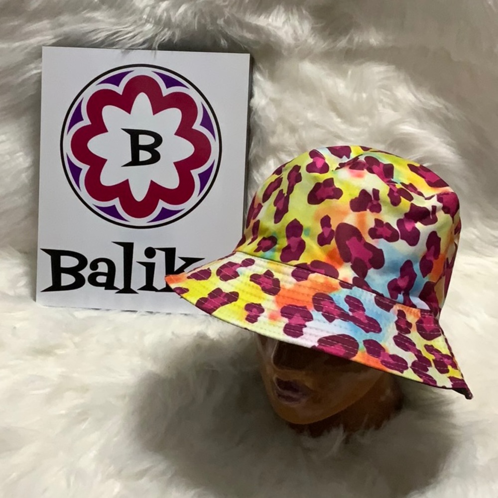 🌸 BUCKET HAT🧢 Reversible 🧢 2 in 1💗Bright colors 💕 with leopard 🐆 pattern